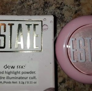 Pressed highlighter powder